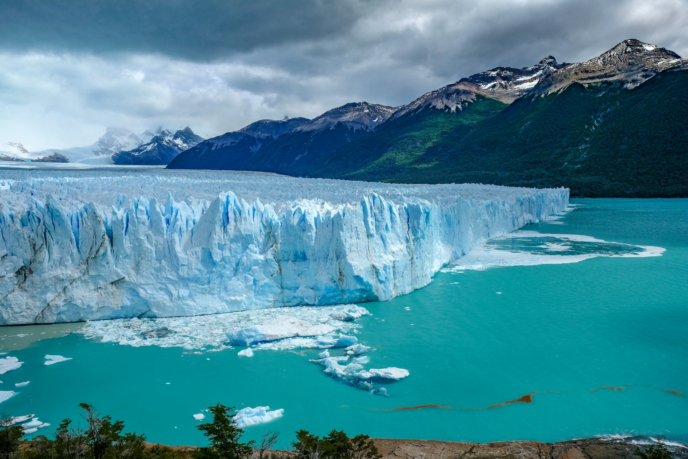 Geleira Perito Moreno e águas turquesa no Parque Nacional Los Glaciares, Argentina